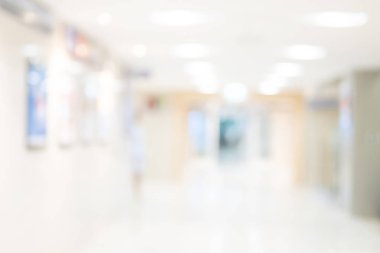 Lüks hastane koridoru soyut bulanık. Görüntü kliniğinin arka planında odaklanma kaybı var. Sağlık ve Tıp Konsepti