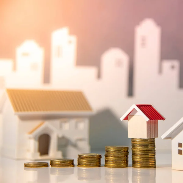 Investimento Imobiliário Taxa Empréstimo Hipotecário Home Conceito Escada Propriedade Moedas — Fotografia de Stock
