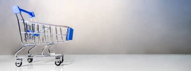 Masada minyatür alışveriş sepeti veya arabası
