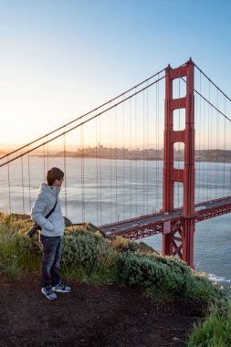 Golden Gate Köprüsü'nde Asyalı fotoğrafçı