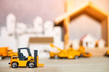 Minyatür forklift modeli. İnşaat endüstri kavramı