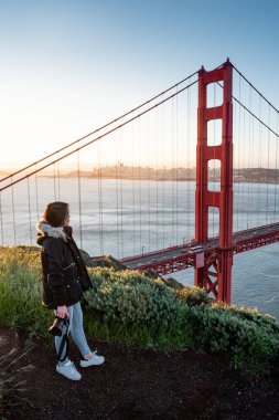 Golden Gate Köprüsü'nde Asyalı fotoğrafçı