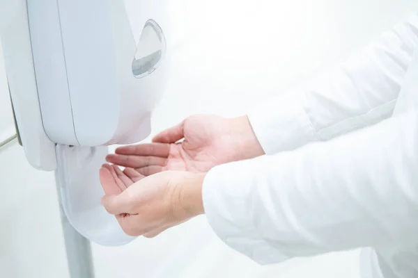 Male Patient Hands Using Automatic Alcohol Dispenser Cleaning Hand Hospital — Stock Photo, Image