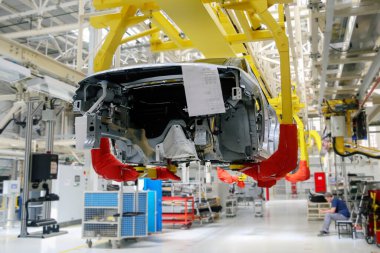 Tamamlanmamış arabaların üretimi için sıra