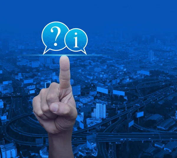 Presionando Mano Signo Interrogación Información Icono Chat Sobre Torre Ciudad — Foto de Stock