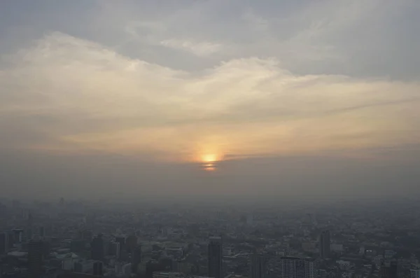 Vista Aérea Moderna Torre Ciudad Atardecer Bangkok Tailandia —  Fotos de Stock