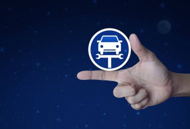 Fantezi gece gökyüzü ve ay, iş onarım araba online kavramı hizmet düzeltme araba ile anahtar aracı düz simgesine basarak el
