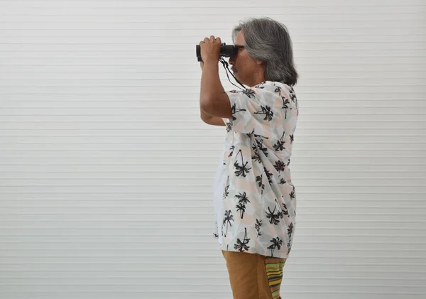 Senior Traveler Asian Man Wearing Glasses Summer Shirt Brown Shorts — Stock Photo, Image
