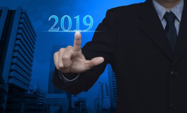 2019 metin modern ofis şehir kule ve gökdelen, mutlu yeni yıl 2019 takvim kapak konsepti basarak işadamı