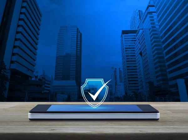 Escudo Seguridad Con Icono Marca Verificación Pantalla Moderna Del Teléfono —  Fotos de Stock