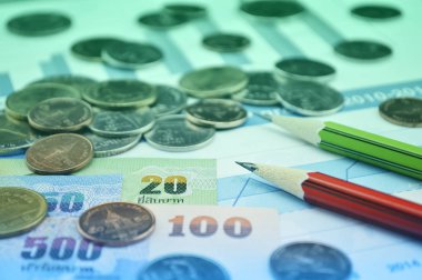 Tayland paralar, kağıt ve kalem iş büyüme grafik üzerinde, 