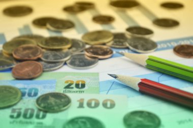 Tayland paralar, kağıt ve kalem iş büyüme grafik üzerinde, 