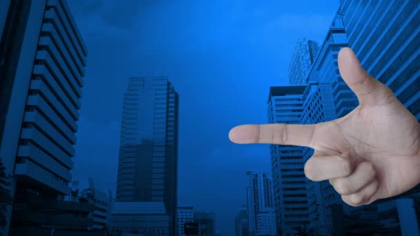 Bank Flache Ikone Finger Über Modernem Büroturm Und Wolkenkratzer Business — Stockvideo