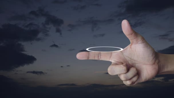 在夕阳的天空手指上的Cctv相机平面图标 商业安全和安全概念 — 图库视频影像
