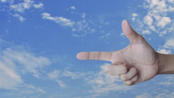 Ícone Sinal Ponto Interrogação Dedo Sobre Céu Azul Com Nuvens — Vídeo de Stock