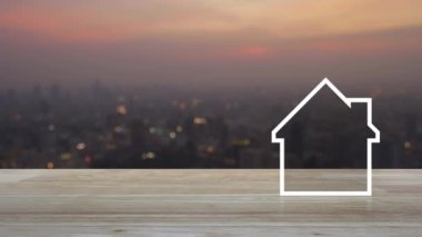 Sıcak ışık günbatımı, İş gayrimenkul kavramı üzerinde cityscape bulanıklık üzerinde ahşap masa üzerinde kopya alanı ile House düz simge