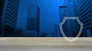 Güvenlik kalkanı, modern ofis kulesi ve gökdelen, teknoloji internet siber güvenliği ve anti virüs konsepti üzerinde tahta masa üzerinde Mark Düz ikonu ile.