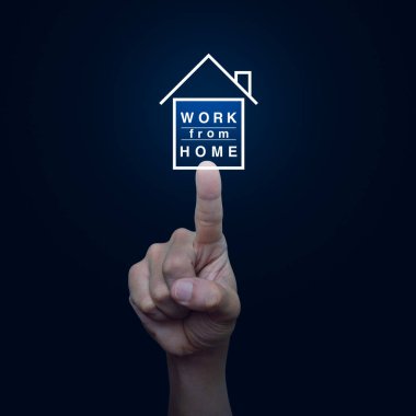 Ev ortamındaki düz simgeden mavi gradyan arkaplana, iş dünyasındaki sosyal uzaklık kavramına el ile bastırma işi