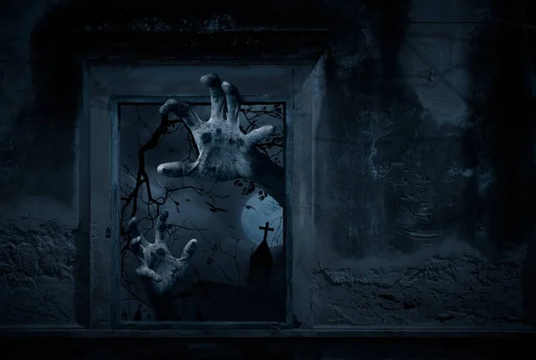 Рука Зомбі Піднімається Старого Пошкодженого Вікна Стіною Над Хрестом Церква — стокове фото