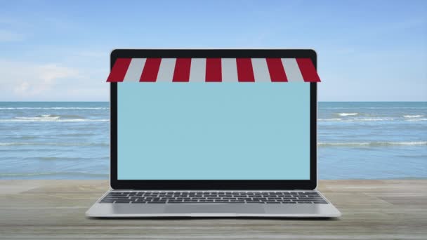 现代笔记本电脑与在线购物商店图形和开放的标志在热带海域的木制桌子上 蓝天与白云 商务互联网商店在线概念 — 图库视频影像