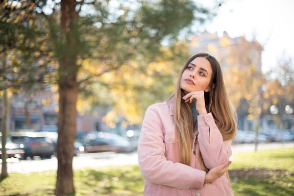 Gloomy Wondering Young Woman Face Looking Lips Together Being Upset — Stock Photo, Image