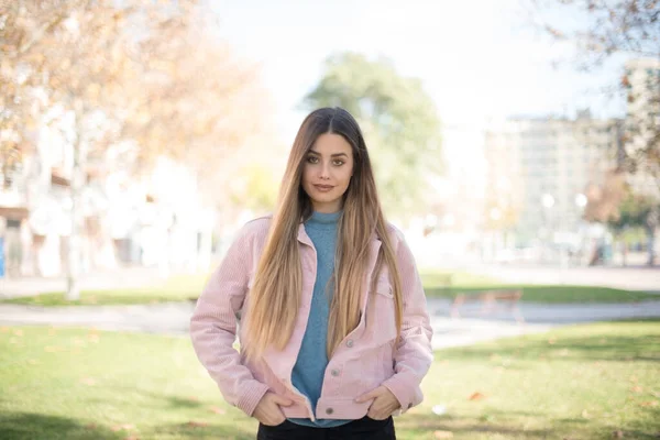 Vertrouwen Zakelijk Concept Portret Van Een Charmante Succesvolle Blonde Vrouw — Stockfoto