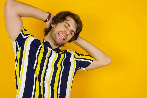 Confiança Conceito Coquete Retrato Jovem Encantador Sorrindo Amplamente Com Expressão — Fotografia de Stock