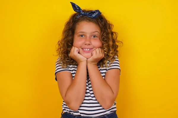 Dreamy Caucasian Little Girl Curly Hair Keeps Hands Pressed Together — Stock Photo, Image