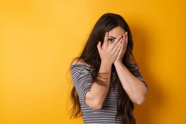 Anxiety Conceptual Image Beautiful Young Caucasian Woman Covering Her Face — Stock Photo, Image