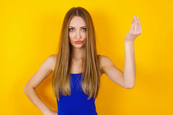 What Hell You Talking Shot Frustrated Young European Woman Gesturing — Foto de Stock