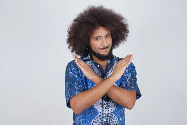 Homem Bonito Jovem Vestindo Roupas Casuais Sobre Fundo Isolado Tem — Fotografia de Stock