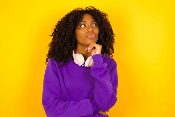 African American Female Thinking Something Emotions Gestures Concept — Stock Photo, Image