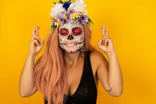 Tengo Que Ganar Joven Alegre Encantadora Mujer Con Maquillaje Halloween — Foto de Stock