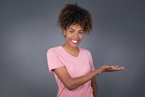 Pozitivní Radost Afroameričanka Tmavovlasá Říká Wow Jak Vzrušující Užaslý Výraz — Stock fotografie