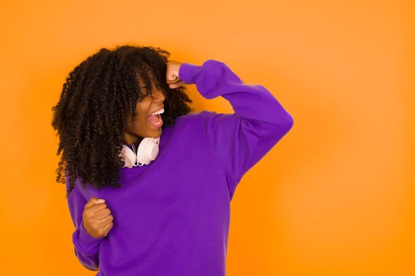 African American Female Clenched Fists Looks Happy Her Arm Raised — Stock Photo, Image