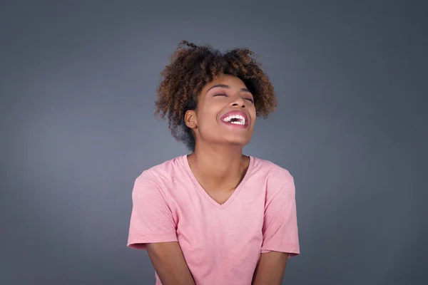 Joyful Jonge Mooie Afro Amerikaanse Vrouw Die Plezier Heeft Lacht — Stockfoto