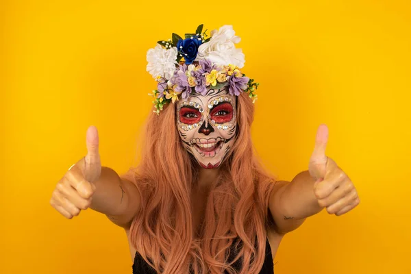 Bom Trabalho Retrato Uma Feliz Sorrindo Jovem Mulher Bem Sucedida — Fotografia de Stock