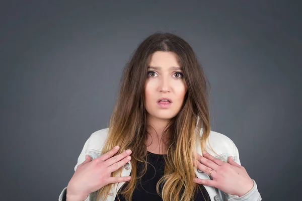 Shocked Scared Beautiful Young Woman Keeps Hands Chest Mouth Widely — Stock Photo, Image