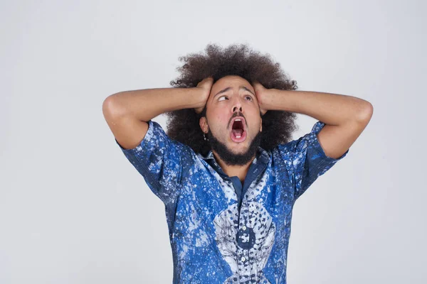 Retrato Joven Loco Emocional Sujetando Cabeza Las Manos Emociones Humanas — Foto de Stock