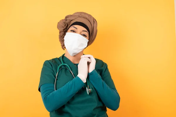 Rêve Jeune Belle Musulmane Médecin Femme Uniforme Médical Vert Avec — Photo