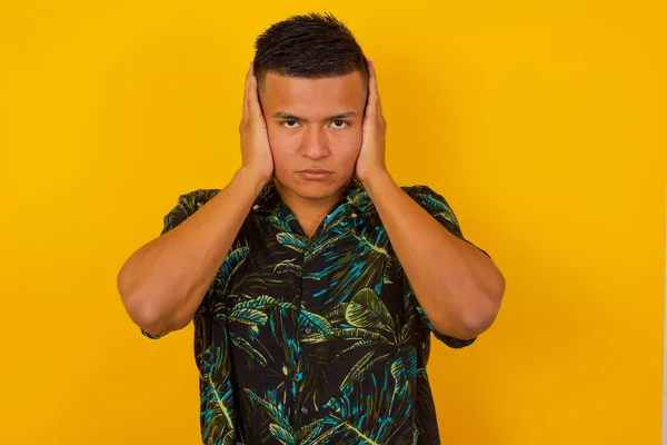 Hispanic Man Plugging Ears Hands Does Wanting Listen Hard Rock — Stock Photo, Image