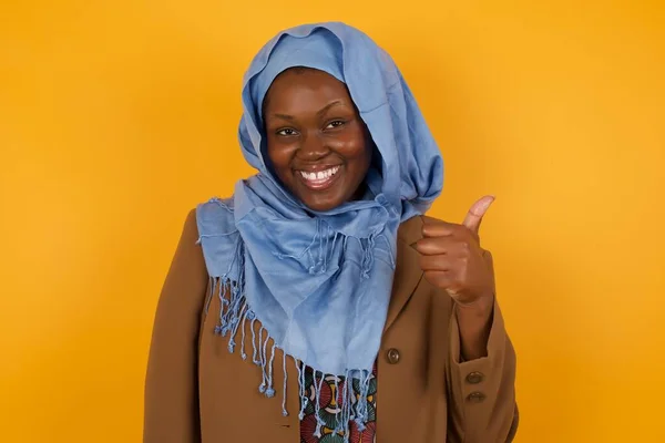 Beau Travail Portrait Une Femme Musulmane Afro Américaine Souriante Heureuse — Photo