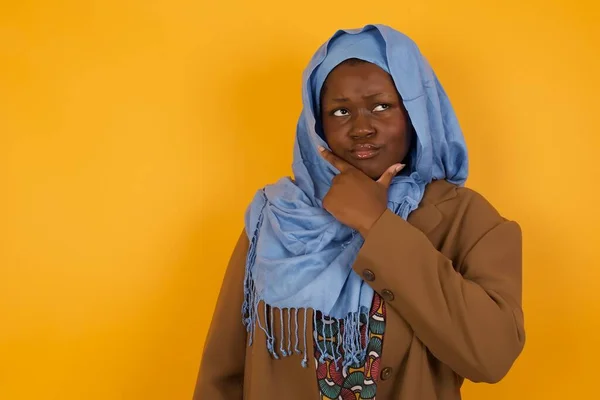 Ansiedade Uma Imagem Conceitual Uma Bela Jovem Afro Americana Muçulmana — Fotografia de Stock