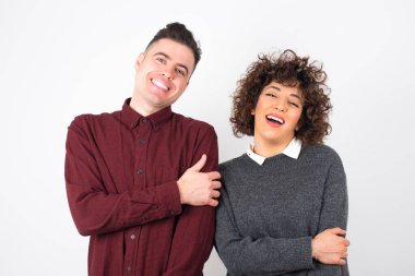 Sevgi ve sempati göstermek isteyen sevimli, iyi huylu, genç bir çift. Kalbim senin için.!