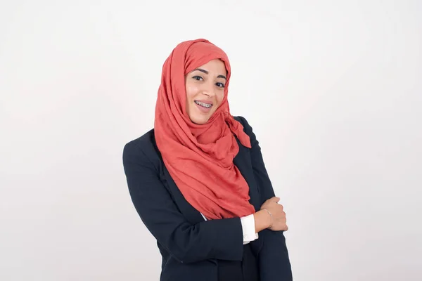 Hermosa Mujer Musulmana Lleva Chaqueta Negra Hijab Durante Una Agradable — Foto de Stock