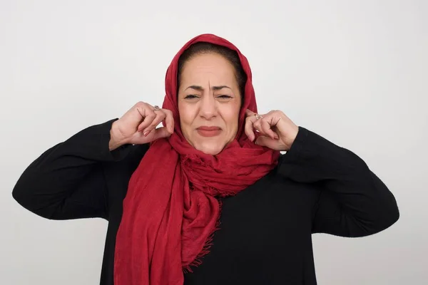Stop Making Annoying Sound Headshot Unhappy Stressed Out Muslim Woman — Stock Photo, Image