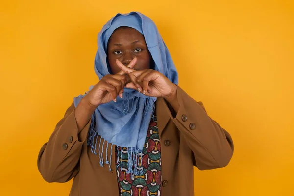 Young Beautiful African American Muslim Woman Wearing Casual Clothes Isolated — Stock Photo, Image