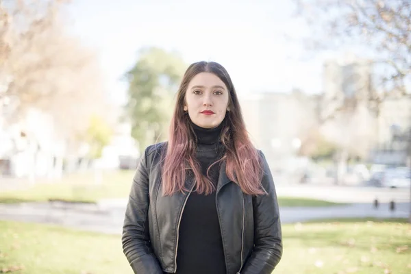 Jovem Mulher Bonita Parque — Fotografia de Stock