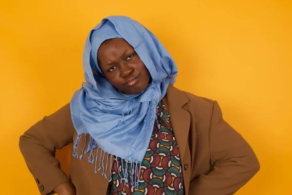 Funny Beautiful Young African American Muslim Woman Holding Hands Waist — Stock Photo, Image