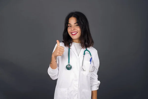 Bel Lavoro Ritratto Una Giovane Donna Felice Sorridente Medico Successo — Foto Stock